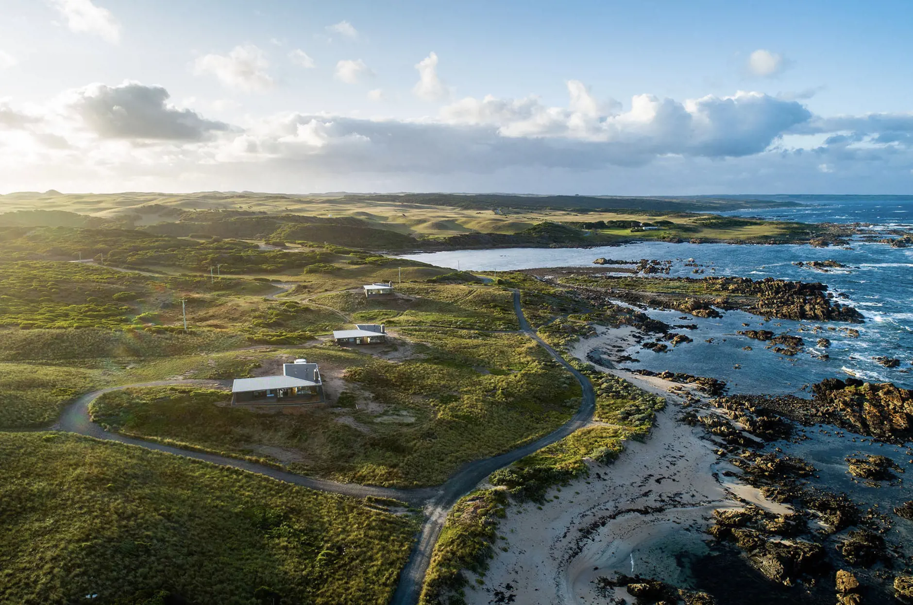Houses perched along-side the water's edge of Ettrick Rocks.